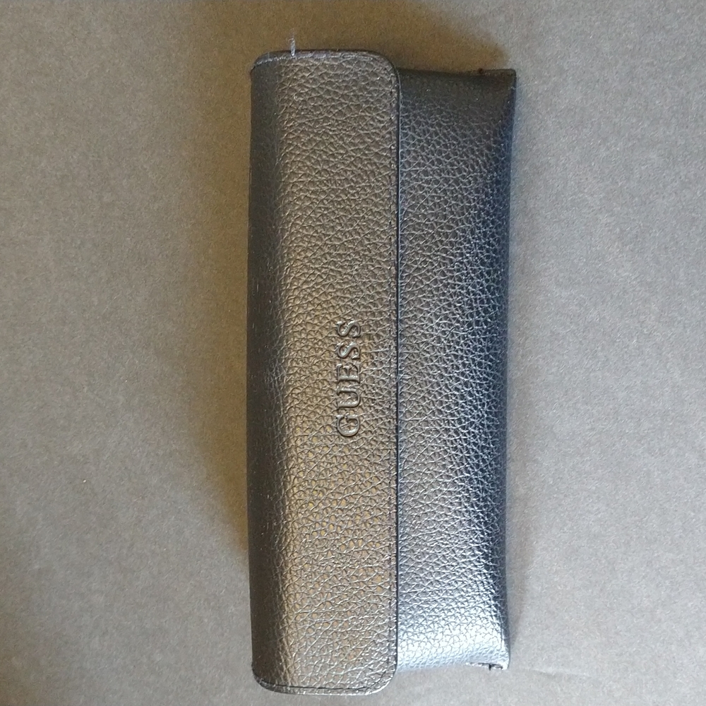 VGUC. Guess black eyeglass/sun glass case.
